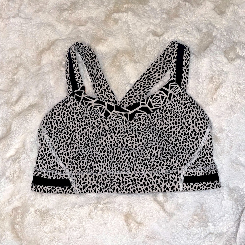 Lululemon sports bra size 6